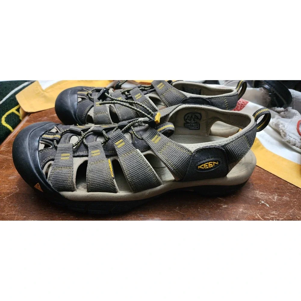 KEEN Men's Newport H2 Sandals Size 12 Beige Taupe Tan Water Sandals Great Condit
